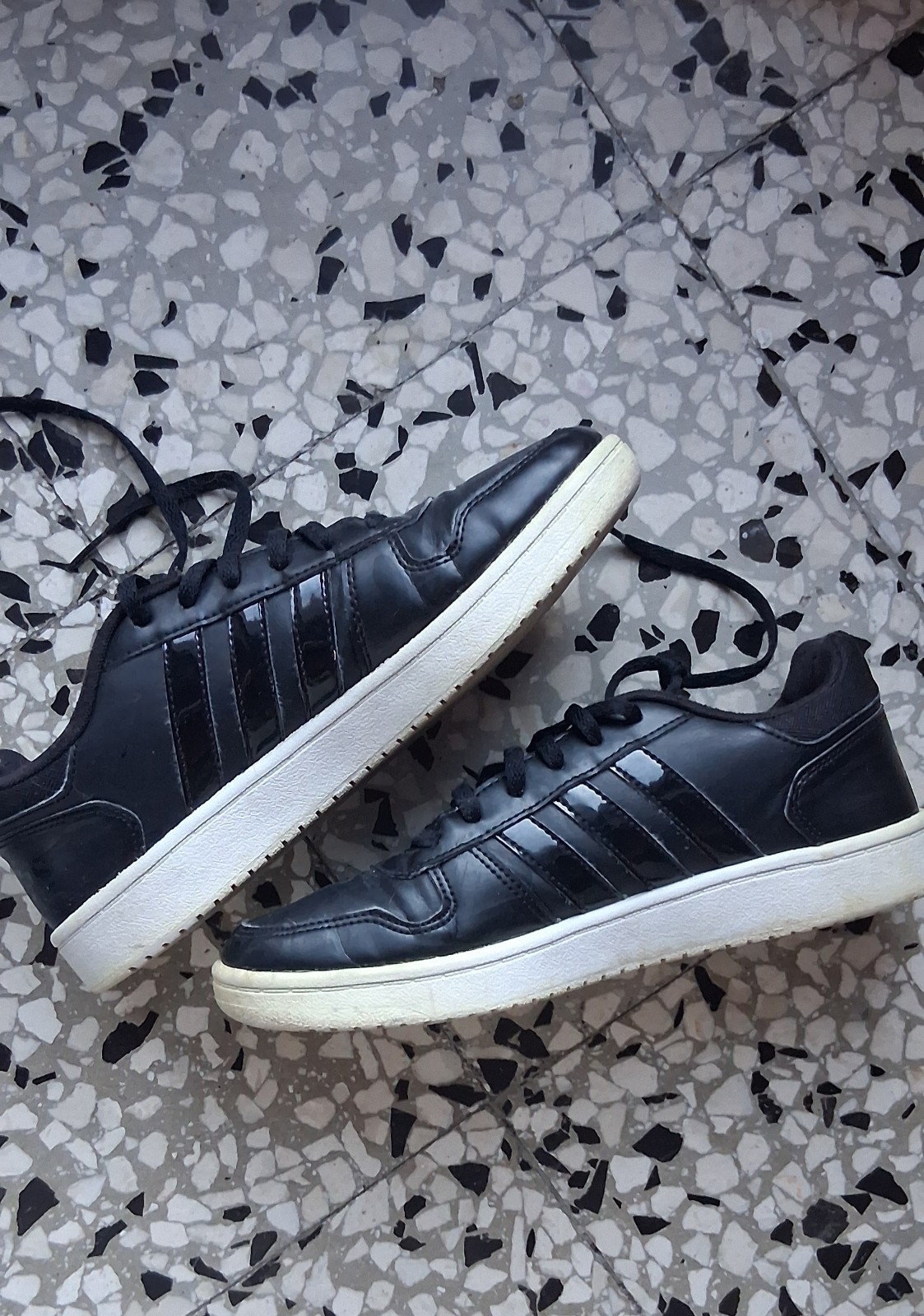 Scarpe adidad nere donna numero 39.5 lacci basse