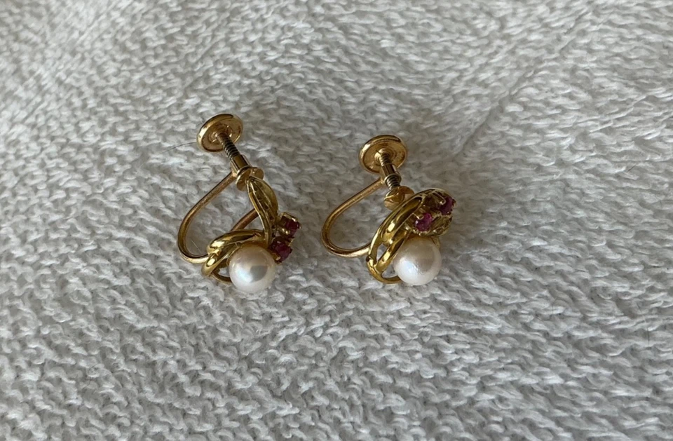NON-PIERCED Beautiful Pearl and Natural Ruby 14K screwback earrings - Image 2 of 4