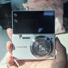 Samsung MV800 16.1MP 5x Opt Zoom Flip-Out Touchscreen Compact Digital Camera