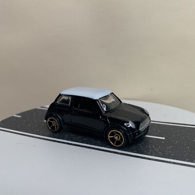 2005 Hot Wheels Faster Than Ever Mainline #140 2001 Mini Cooper