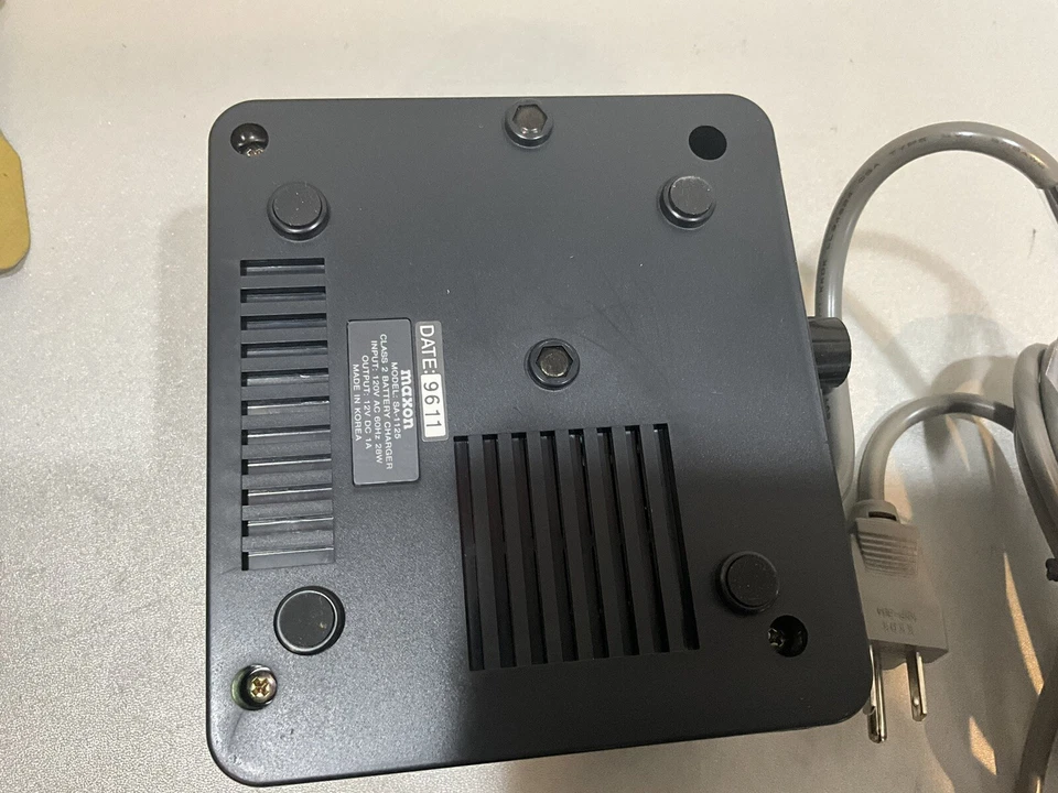 Nuevo en caja Cargador de batería Maxon SA-1125B Drop In para jamón seguridad pública comercial Foto 3 de 4