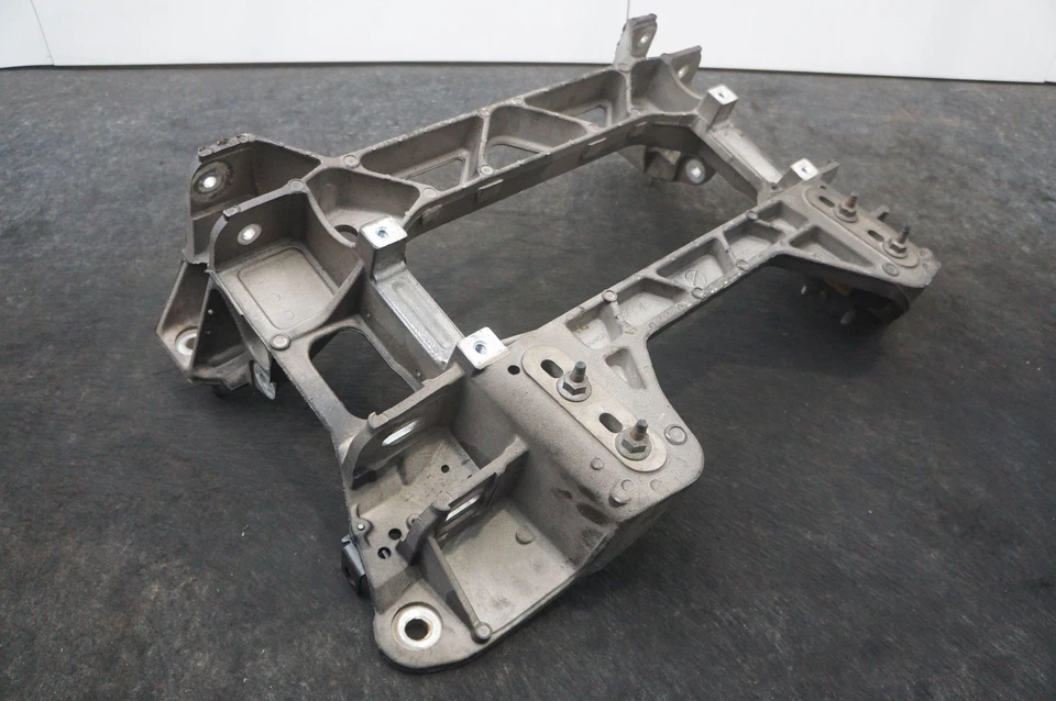 Rear Subframe Cradle Crossmember OEM 25795639 Chevrolet Corvette C6 Z06 2009-13 Foto 4 de 4