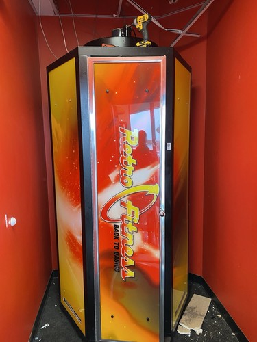 SunItalia Pietro Fitnes SC1 Commercial 48 Lamp Stand-Up Tanning Booth 2,153 Hrs