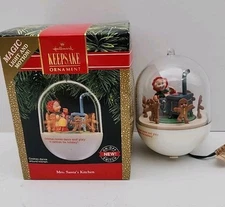 Vintage Hallmark Ornament 1990 Magic Light and Motion Mrs Santa Dancing Cookies