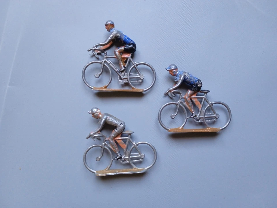 LOT DE 3 COUREURS CYCLISTE EN ALUMINIUM ANNEE 50 - Photo 2/4