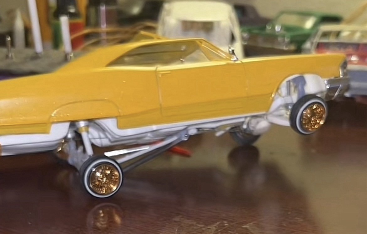 Hydraulic Model Car 1/25 Scale Diecast Model Toy Vehicle