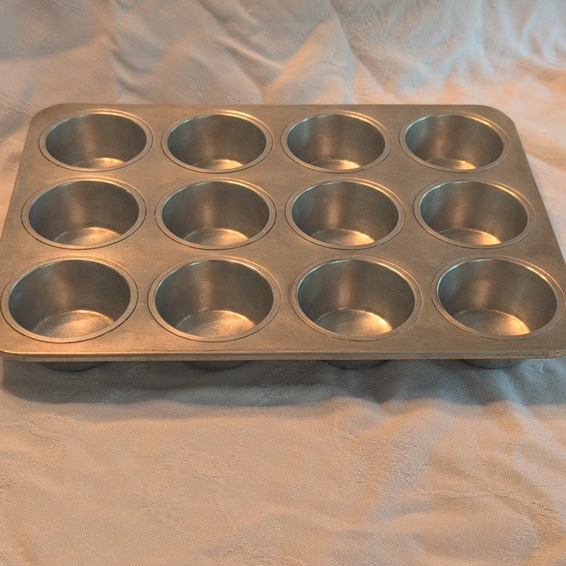 Wear Ever Aluminum 12 Cup Muffin Pan