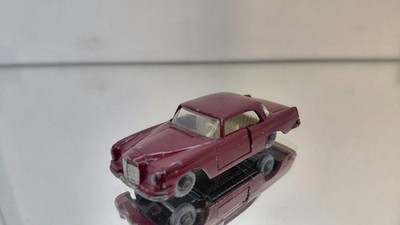 Matchbox Lesney Mercedes Benz 220 SE SPW