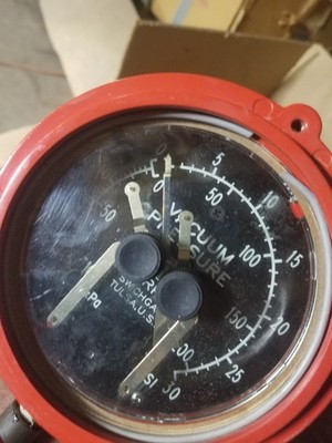 Murphy Switch Gauge, Vacuum/Pressure, Model OPLFC-A-30V15-OS, 125V AC Pilot
