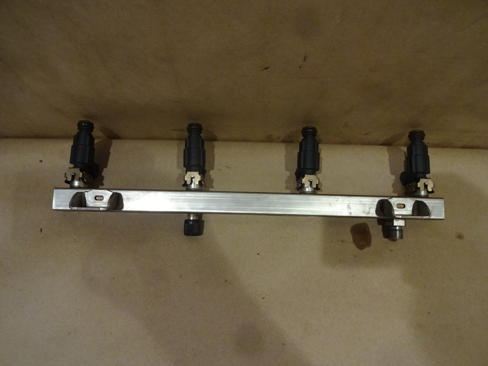 Maserati 4200,Quattroporte -LH Fuel Injector Rail/Tube W/ Injectors - P/N 197845