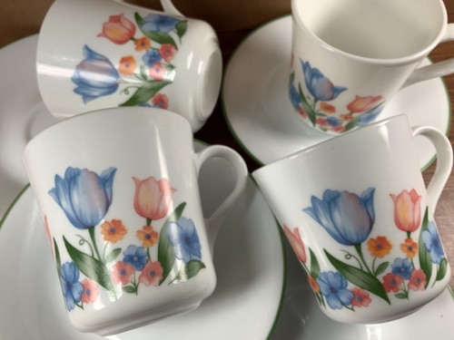 Corelle Mugs / Cups And Saucers 4 Sets FRESH CUT TULIPS 3.5" Flowers On White - Picture 1 of 14