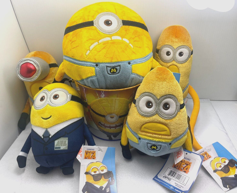 New DESPICABLE ME 4 - Set of 5 Minions PLUSH + Collectible Tin **AMC Exclusive
