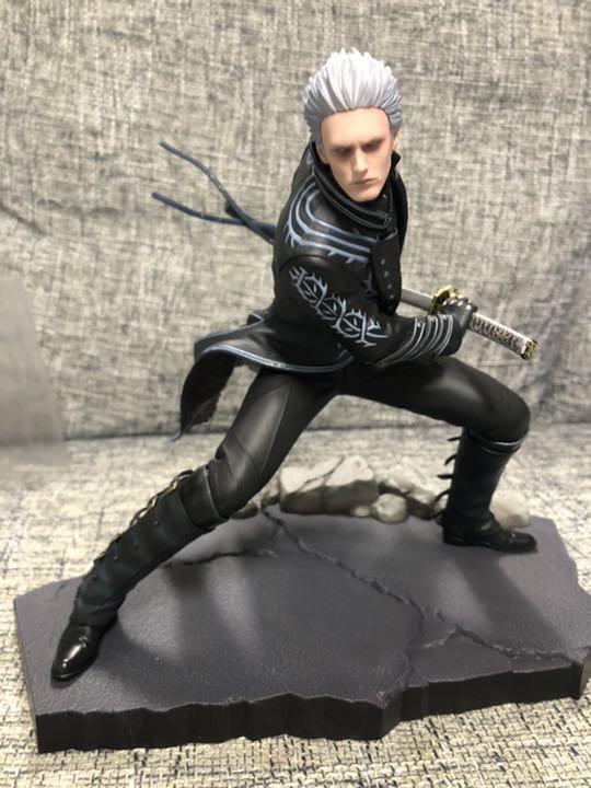 Vergil Devil May Cry 5 ARTFX J Figure - Broke Otaku: Anime & Manga