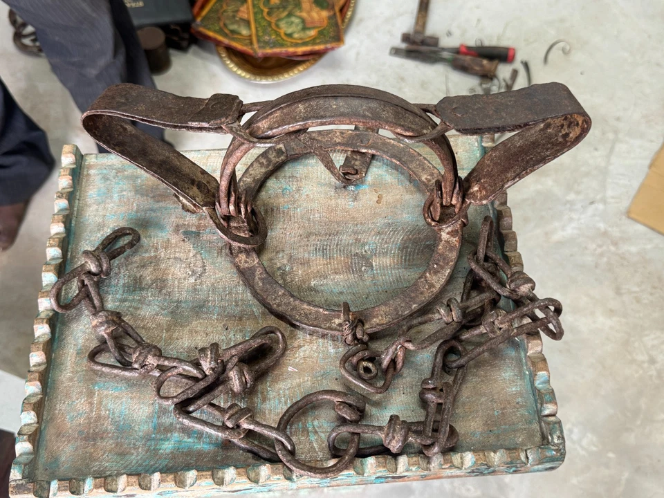 Vintage Rare Rustic Iron Hand Crafted Spikes Forest Animal Rescue Chain Loop - Image 2 of 4