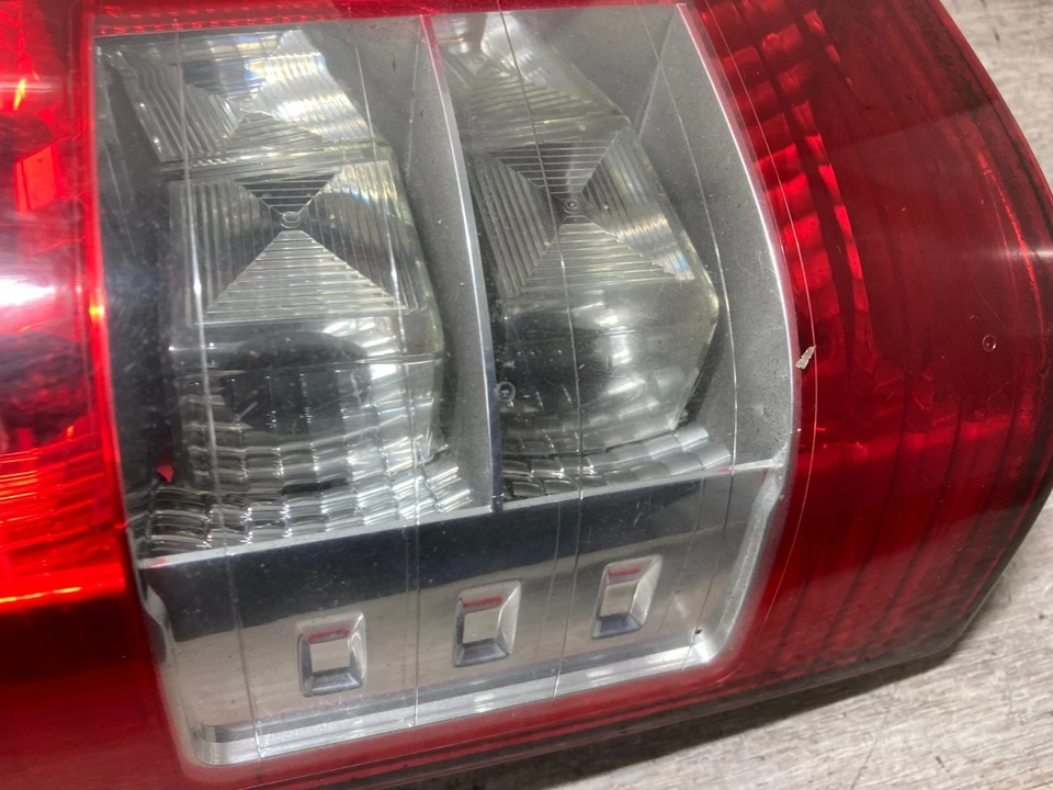 2006 PEUGEOT PARTNER PASSENGER & DRIVER SIDE REAR TAIL LIGHTS PAIR - Image 3 of 4