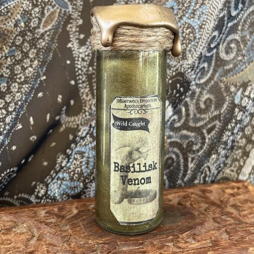 D20 Dice Potion - Basilisk Venom - Handmade D&D Accessory - Picture 2 of 5