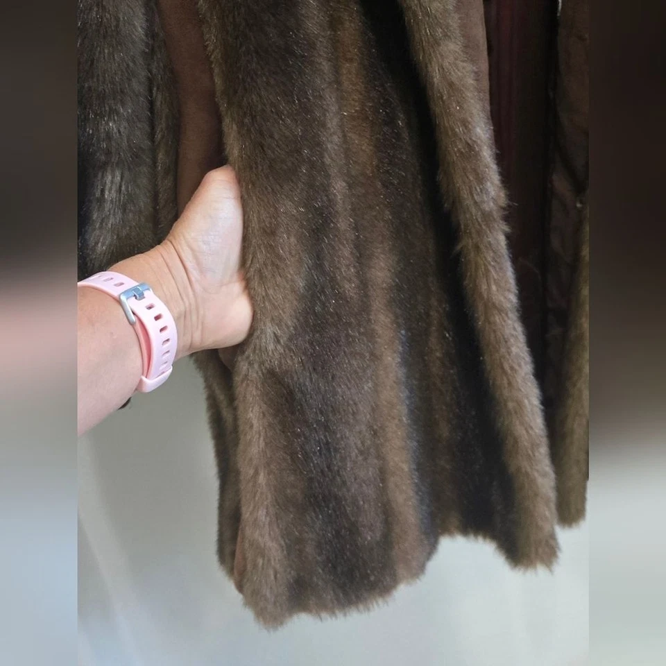 Abrigo de piel sintética marrón lujoso vintage Lilli Ann con gamuza como detalles talla grande Foto 4 de 4
