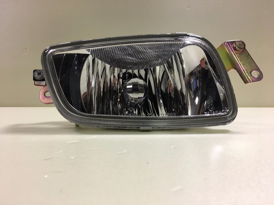 Faro antiniebla delantero lado derecho para MITSUBISHI Pajero / Montero / Shogun 2000 - 2003 Foto 2 de 4