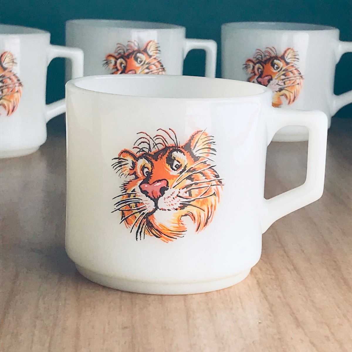 【1960s USA vintage】Fire-King ESSO エッソ 3) 1960's Fire King Esso Exxon Tiger in Your Tank Milk Glass