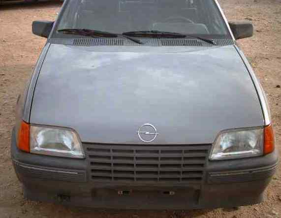 Opel Kadett E 3-deurs grijs 1984-1991 nr. 67 1/43 Ixo model auto