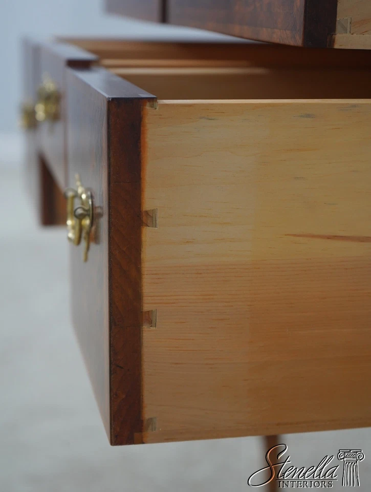 L70923: Tocador BAKER Modelo 8868 Colonial Williamsburg Nogal Lowboy Foto 4 de 4