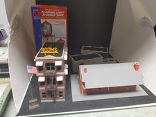 HO Building Lot Hotel, Station, Storage Tank