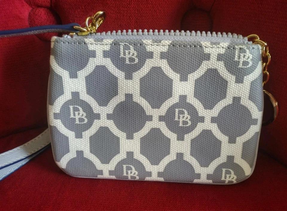 Pretty DOONEY & BOURKE Signature Wristlet Gray White Logo Small Zip Coin Card - Image 2 of 4