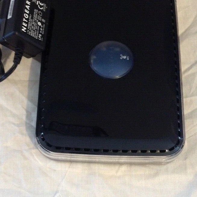 Netgear WNDR3300 Rangemax Dual Band 300 Mbps Wireless-N Router  - Image 2 of 4