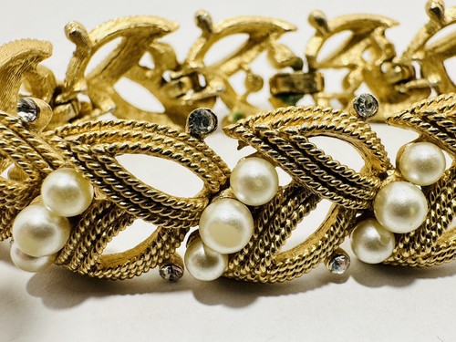 Crown Trifari Pearl And Rhinestones 7” Bracelet Signed - Picture 2 of 10