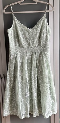 Vila Lindgrünes Spitzenkleid Gr. 40 *neuwertig*