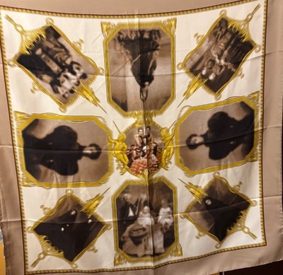 Echter quadratischer Seidenschal BURBERRY neu unbenutzt Made in Italy