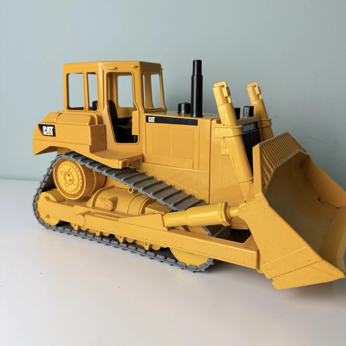 CAT BRUDER Dozer Contemporary Manufacture Diecast Construction