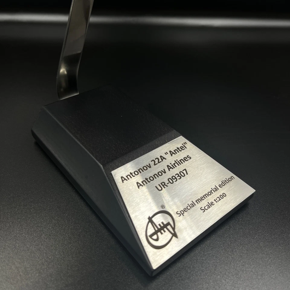 Official licensed model Antonov® Airlines An-22 UR-09307 scale 1:200 Turboprop - Image 2 of 4