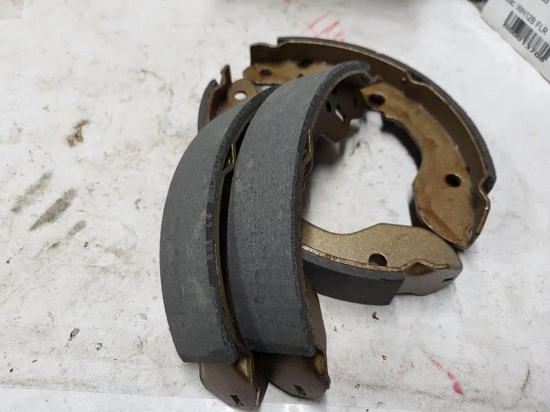 Juego de zapatas de freno traseras semi metálicas para 91-95 Suzuki Sidekick/Geo Tracker 1,6 L Foto 2 de 3