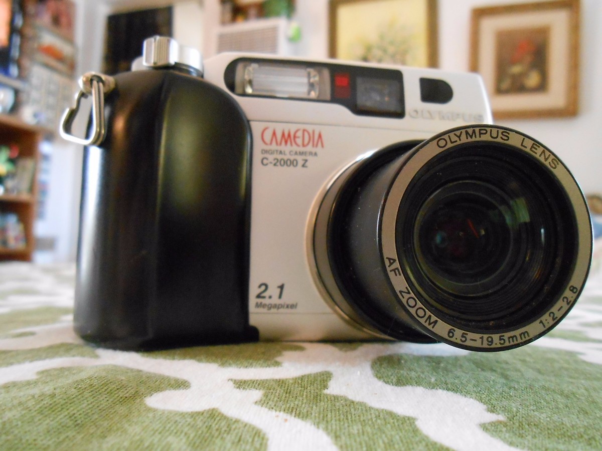 Olympus CAMEDIA C-2000 Zoom 2.1MP Digital Camera - Black Olympus CAMEDIA C-2000 Zoom 2.1MP Digital Camera - Black