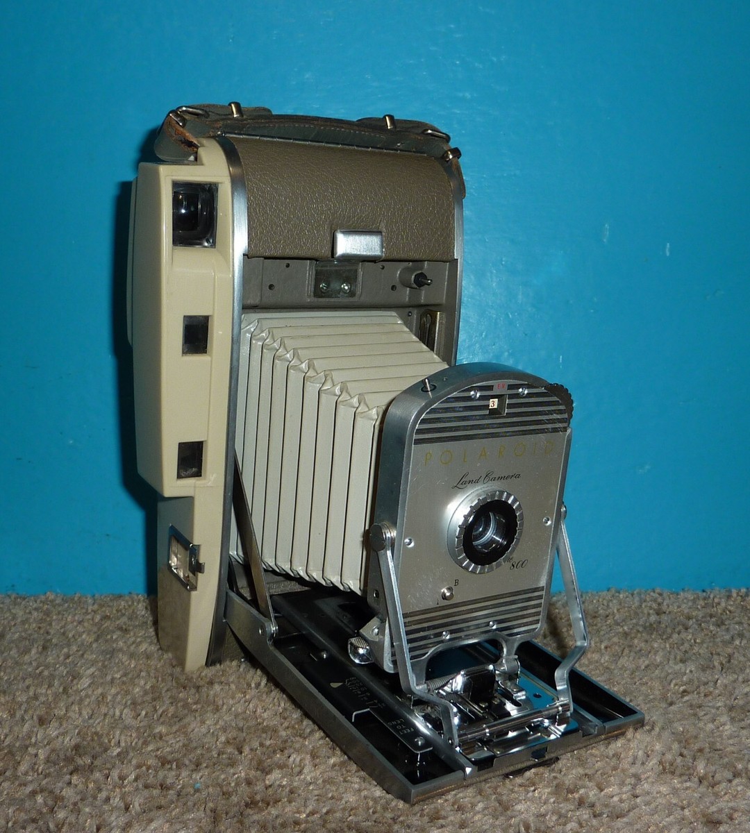 Polaroid 800 Land Camera Very Good Condition #1 - Main Image