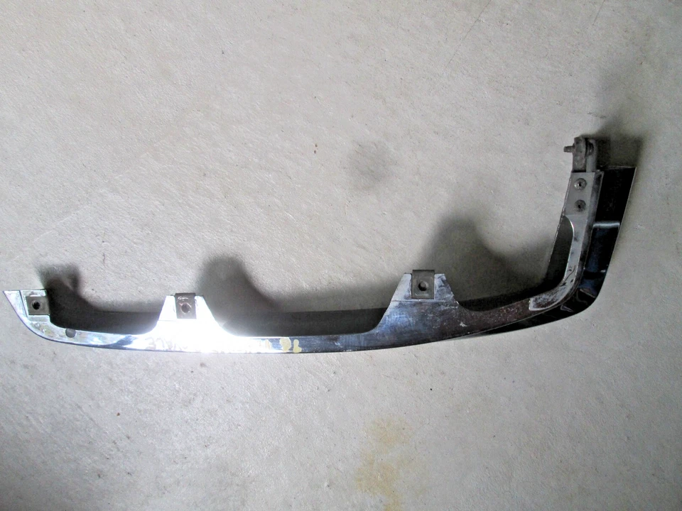 YAMAHA 1986 - 1993 VENTURE ROYALE XVZ1300 CHROME LEFT BAG GUARD 1NL-2840K-00-00 - Image 3 of 4