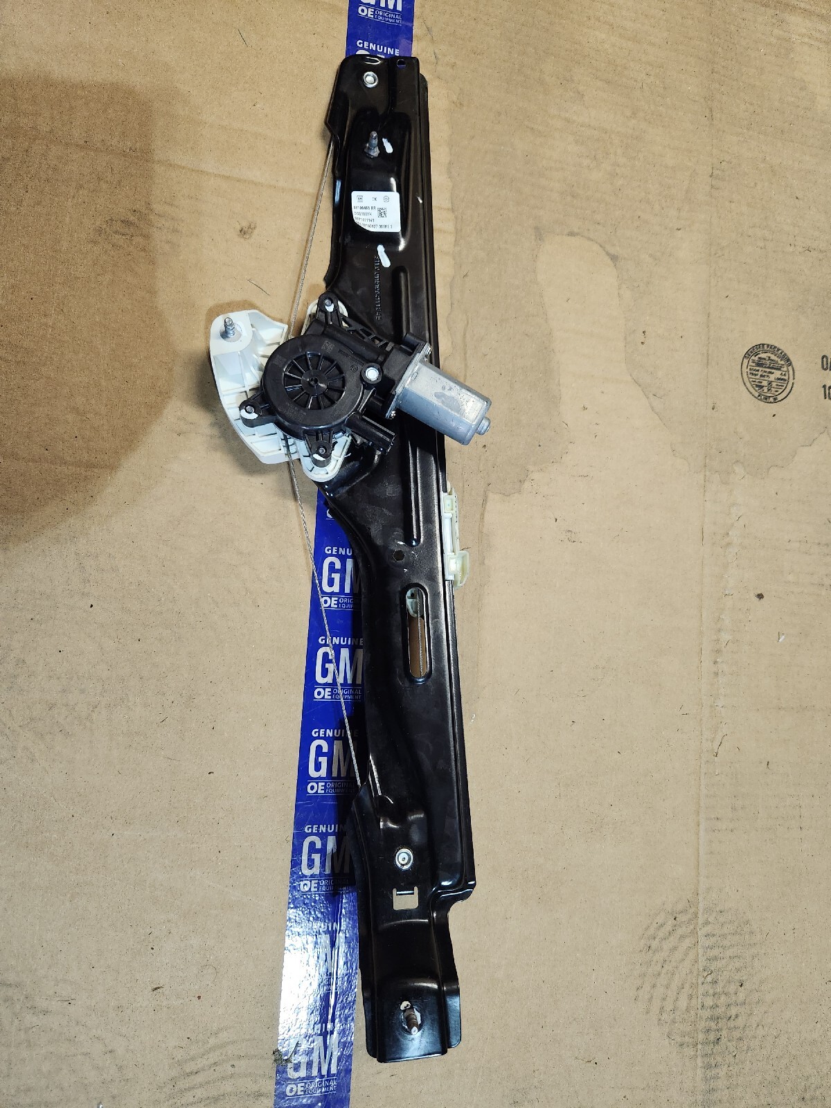 20202022 CADILLAC XT6 RH RIGHT REAR DOOR WINDOW REGULATOR W/ MOTOR