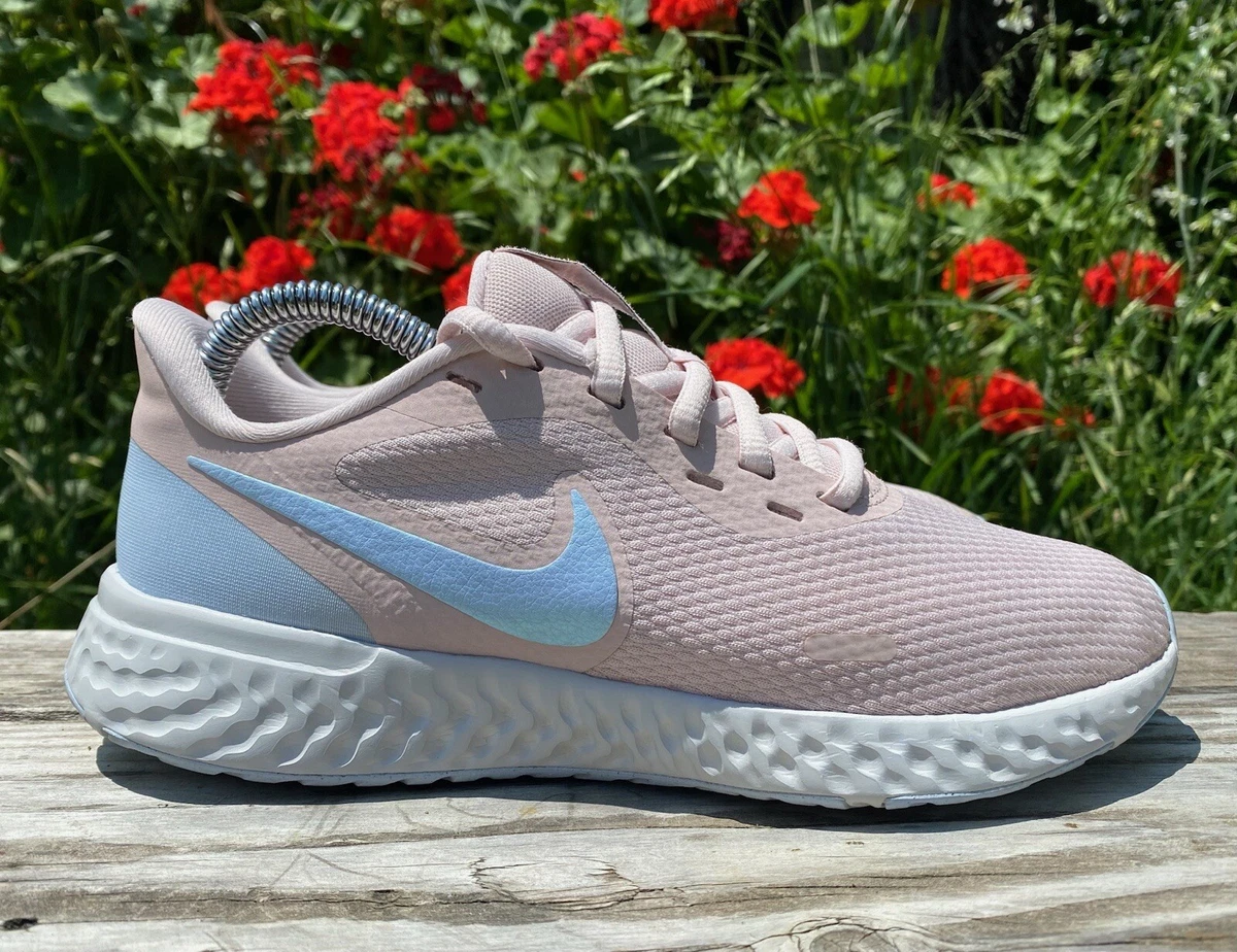 Nike wmns hotsell revolution