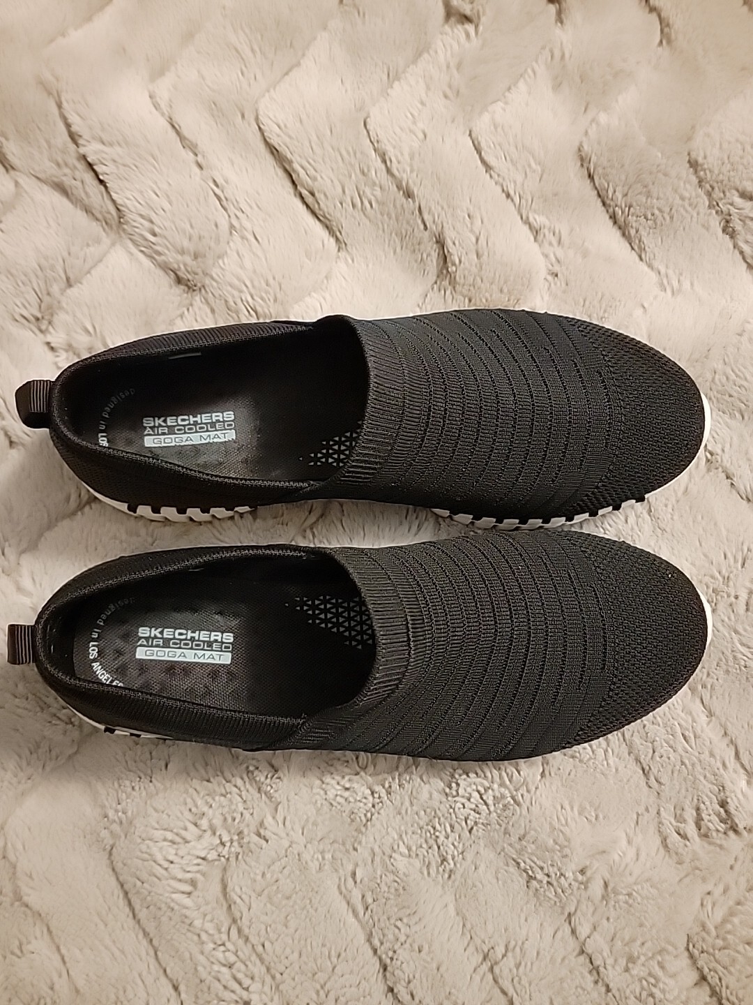 Skechers GoWalk Air Cooled Goga Mat Sneakers Size 9.5 Black & White