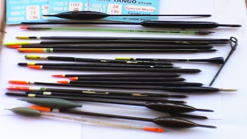 VINTAGE COLLECTABLES ASSORTED USED FISHING FLOATS /BITS N BOBS USED