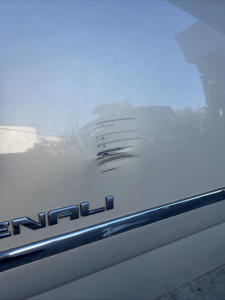 08 吉姆西 YUKON XL 1500 前门发球杆 Leftsilver 桦木 Metallic59油漆缺陷 — 第 2/4 张图片