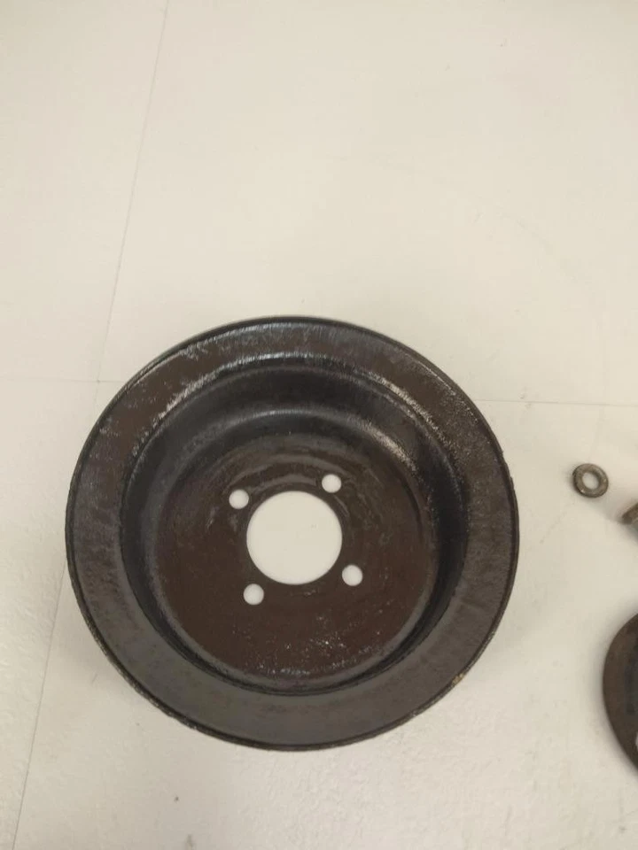 1975 to 1980 MG MGB Water Pump Pulley And Ring And Bolts OEM - Image 3 of 4