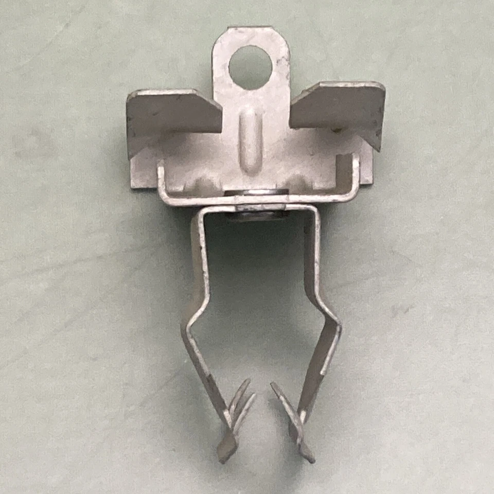 QTY 10 NEW ERICO CADDY 8P24 Conduit Clip 8-P24 For 1/2” EMT to 1/8”-1/4” F - Image 2 of 3