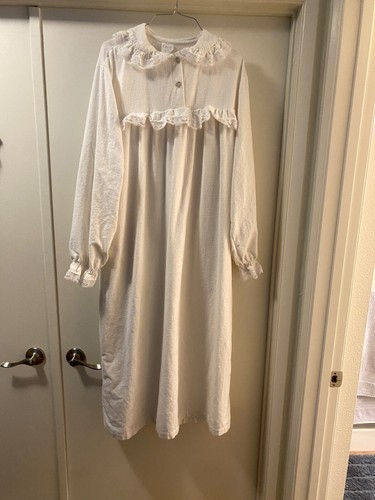 Vintage CAROLE Nightgown USA Sz L Cotton White Ruffles Trim - Picture 3 of 13