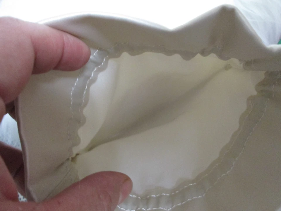 La Mer Mini bag Faux Sild Super cute Off -White w/green drawstring La Mer! - Изображение 4 из 4