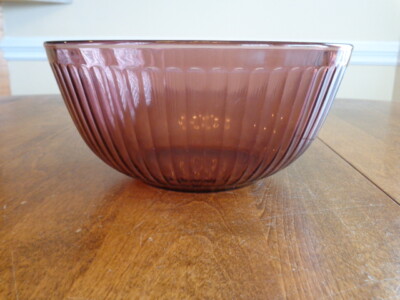 PYREX GLASS SCULPTURED CRANBERRY 8  ROUND VEGETABLE BOWL
