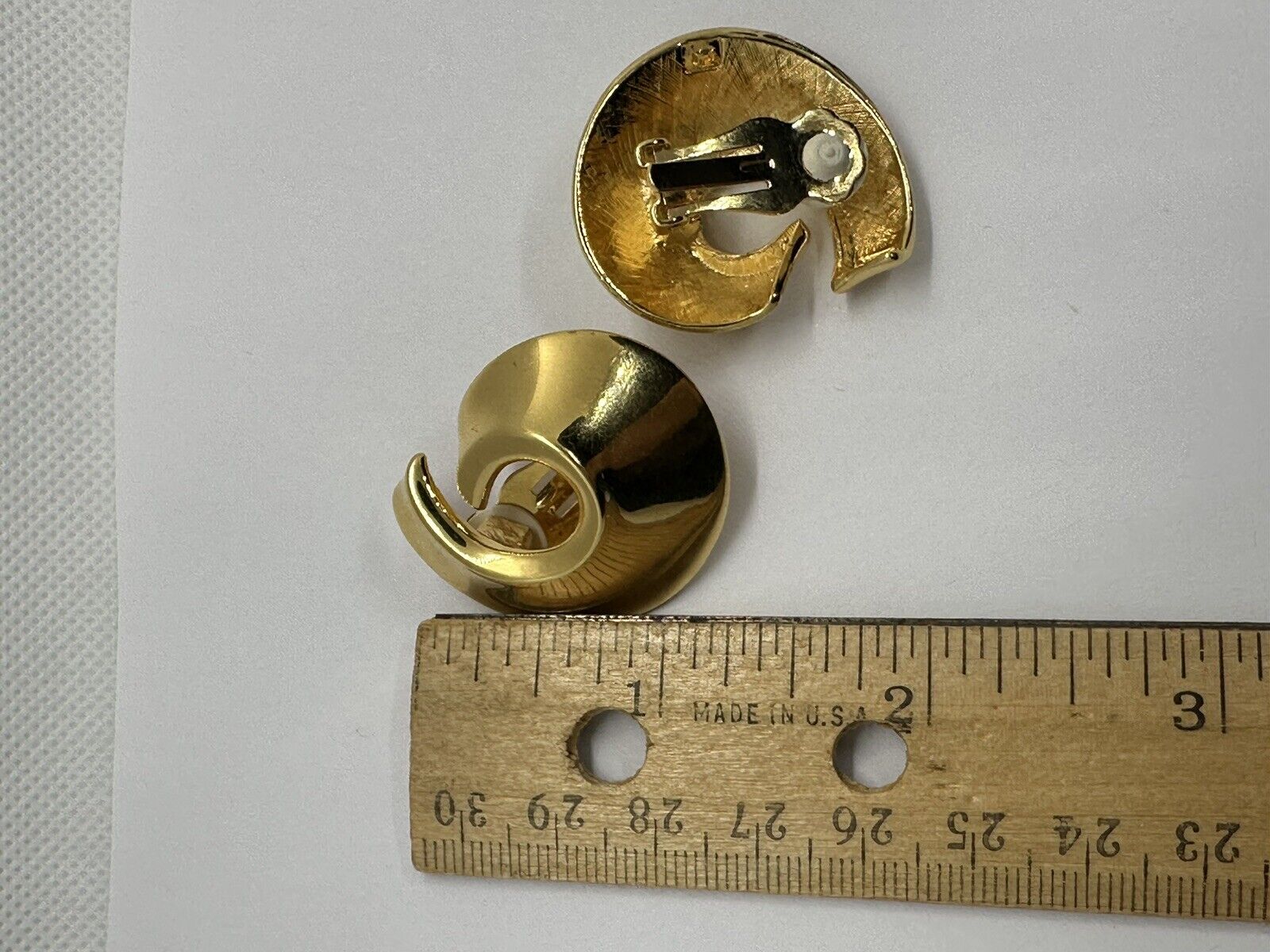 Vintage AVON Swirl Gold Tone Clip-On Earrings Shi… - image 7