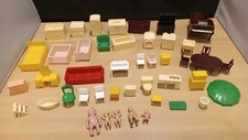 Lot Of 40 Pieces Of Vintage Marx Dollhouse Furniture  5 Baby Dolls