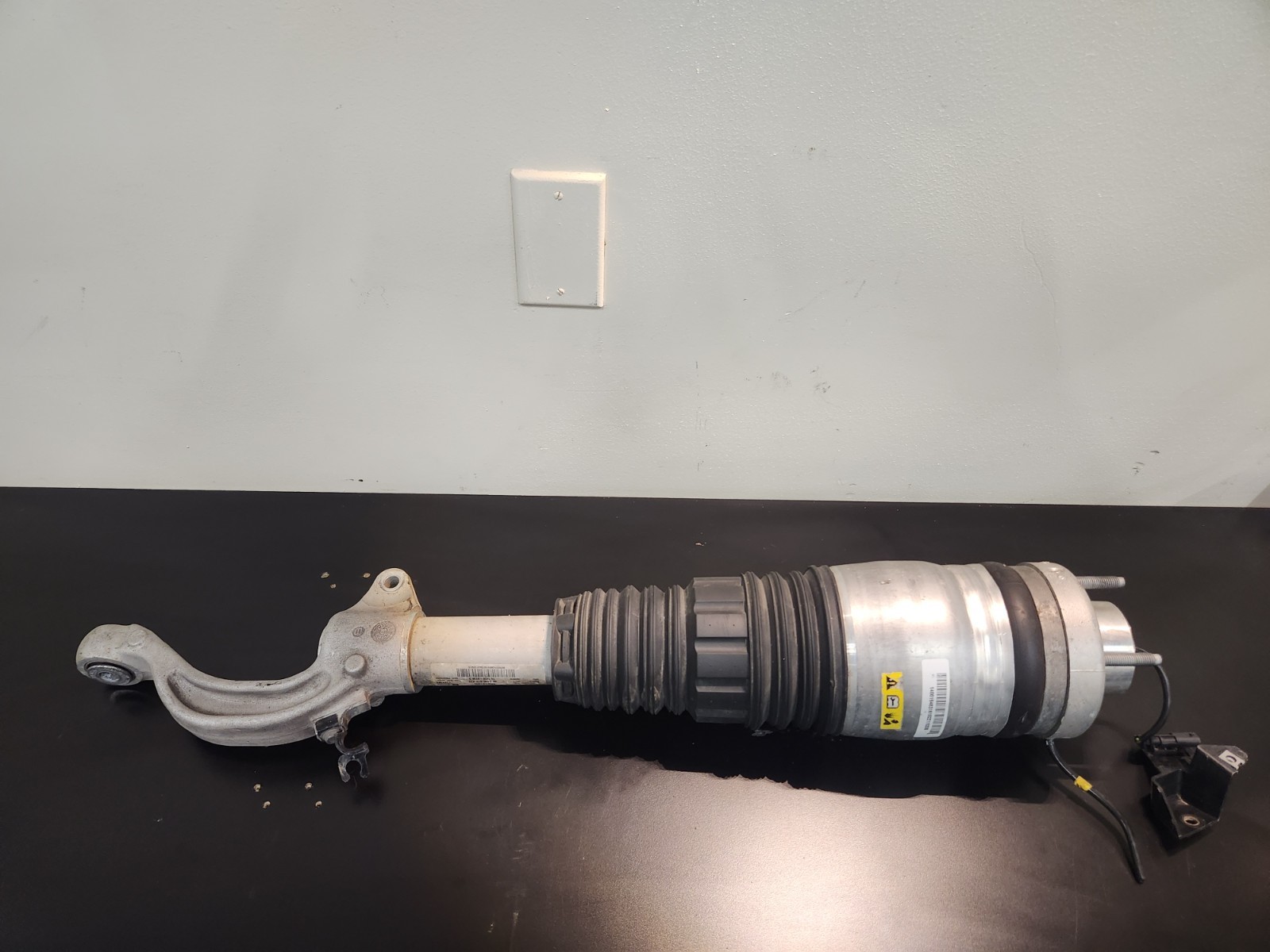 17-20 Maserati Levante M161 Front Right Side Air Active Shock Strut OEM 53k